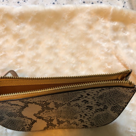 Old Navy Women Ivory Clutch One Size - Picture 4 of 4